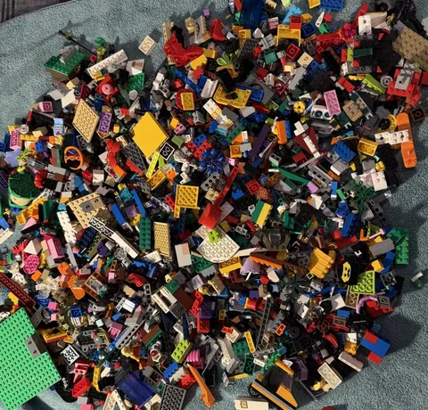 6 lb 11 oz LEGO Bulk Lot Minifigures Baseplates Parts Pieces Mixed 107 oz