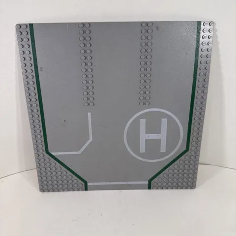 LEGO Helipad 6100PX1 Vintage Baseplate Road 32 x 32 w 3 Driveway Circle H 32x32
