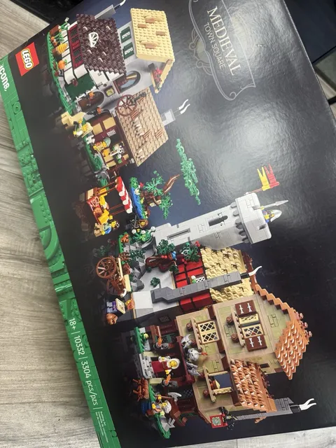 LEGO Icons Castle Medieval Town Square Set 10332 3304pcs Age 18+ Box