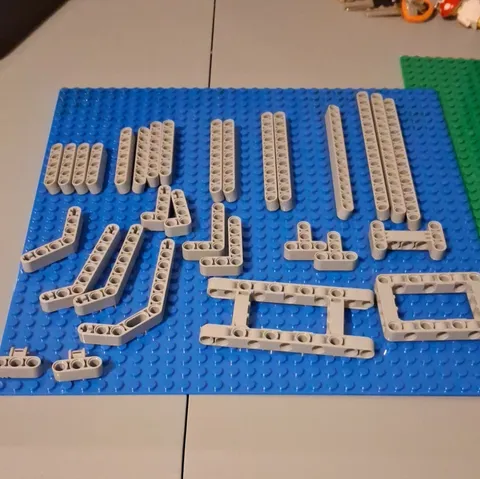 LEGO Technic Light Bluish Gray Liftarms/Beams & Frame Pieces Mixed Lot 31 Pieces