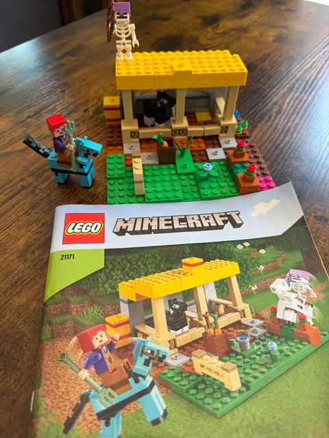 LEGO Minecraft: The Horse Stable (21171) *Incomplete*