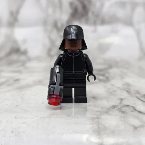 Lego First Order Crew Member (Officer Sumistu) Minifigure Star Wars 75132