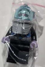 LEGO Minifigure Mr Freeze. Gray Armor Torso Black Legs Cape Polybag