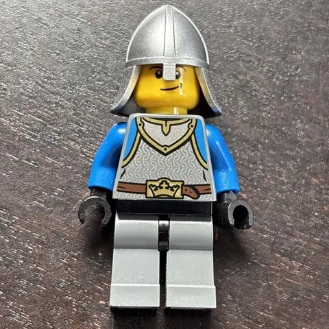 Lego Castle Minifigure - King’s Knight Scale Mail, Crown Belt, Helmet #cas536