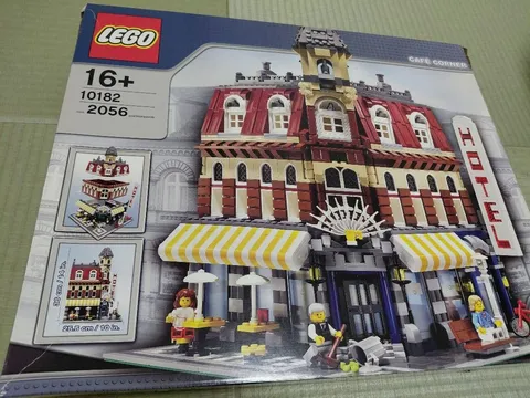 LEGO Creator Expert Modular Buildings Café Corner 10182 In 2007 New Retired