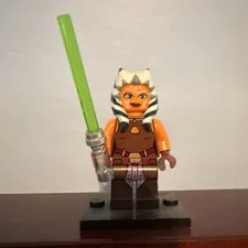 LEGO Ahsoka Tano Minifigure with Green Lightsaber Plastic Star Wars Figure