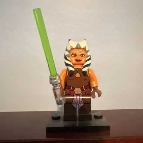 LEGO Ahsoka Tano Minifigure with Green Lightsaber Plastic Star Wars Figure
