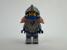 LEGO Nexo Knights Clay Minifigure Armor Helmet Orange Pauldrons 70315 70321