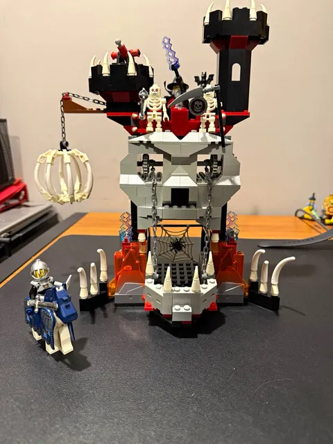 LEGO Castle Fantasy Era: 7093 + Instruc Skeleton Tower-No Box, Dragon, Princess.