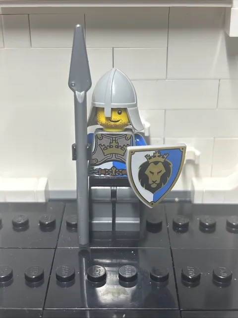 Lego King's Knight Minifigure Breastplate Crown Castle 70400 850888 cas516