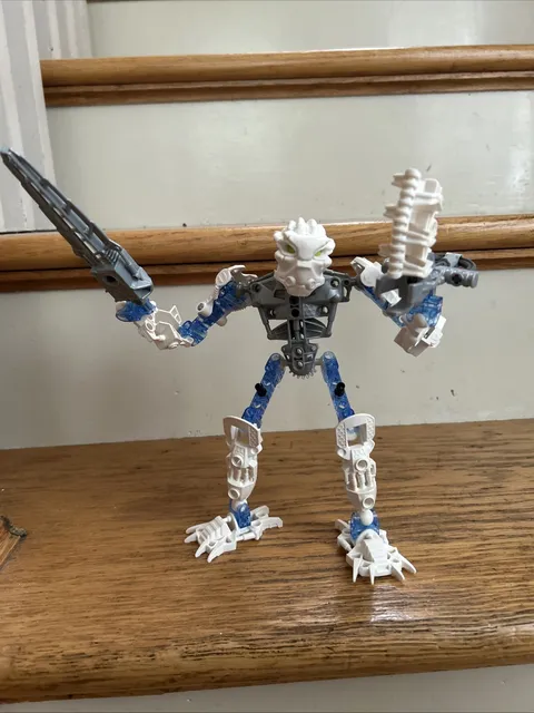 Vintage Bionicle Toa Inika: Toa Matoro (8732)—set only, mostly complete
