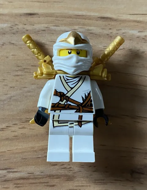 LEGO Minifigure Zane ZX njo0031 Ninjago White Ninja Gold Armor Swords