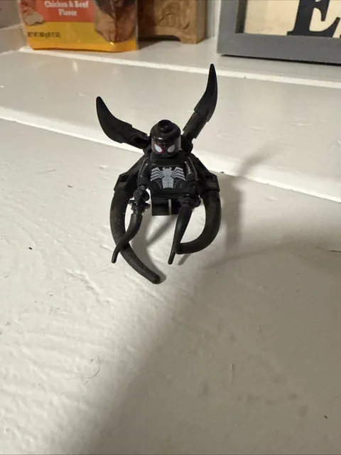 LEGO Minifigure Venom Marvel Daily Bugle 76178