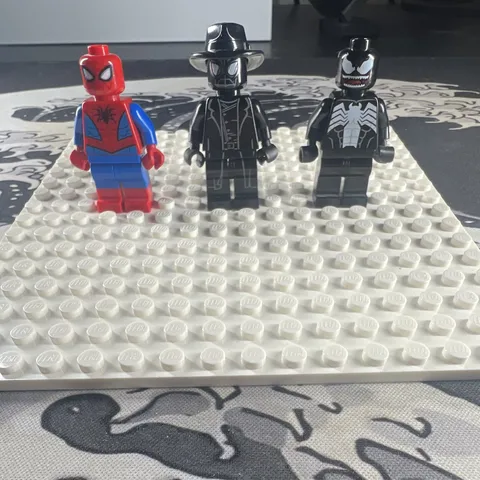 LEGO Minifigures Lot of 3 Spider-Man, Venom & Noir from retired set.