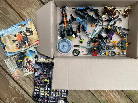 Vintage LEGO Bionicle Parts & Figures Lot – 2001 Era – Manuals Included