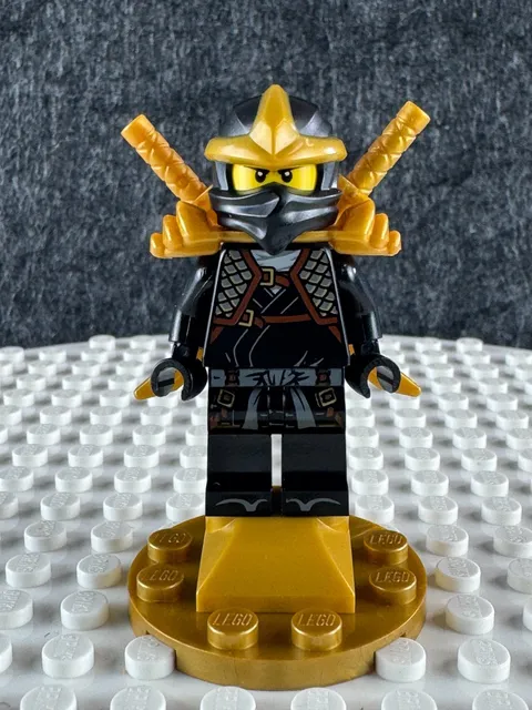 LEGO Ninjago Cole ZX NJO0039 Shoulder Armor Retired Minifigure