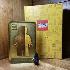 🗿 LEGO - Rare Korean VIP Store Exclusive - HUGE - Metal Minifig Statue - NEW