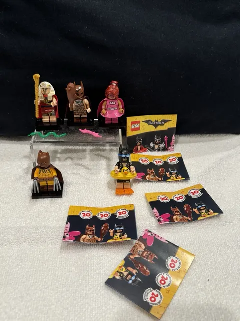 LEGO Batman Movie Pink Power Batgirl Cave Batman Catman King Tut Vacation Batman