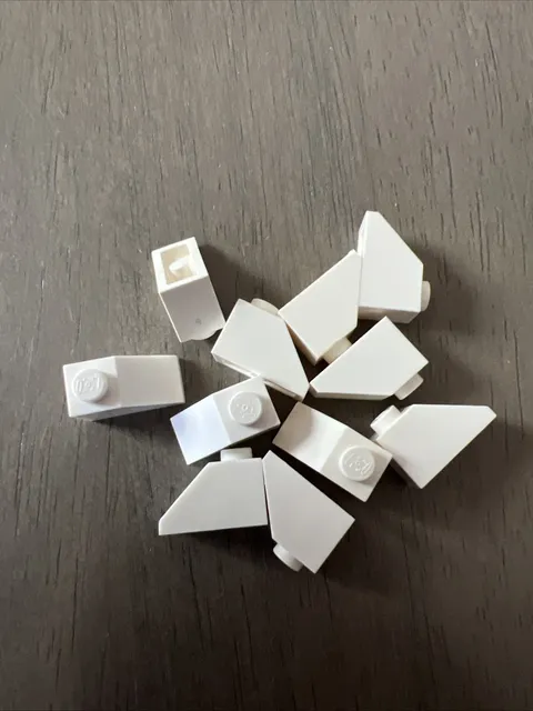 LEGO 3040 White Slope 45 2 x 1 - 11 Pieces