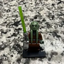 LEGO Star Wars Kit Fisto Minifigure w/ Green Lightsaber & Black Display Base