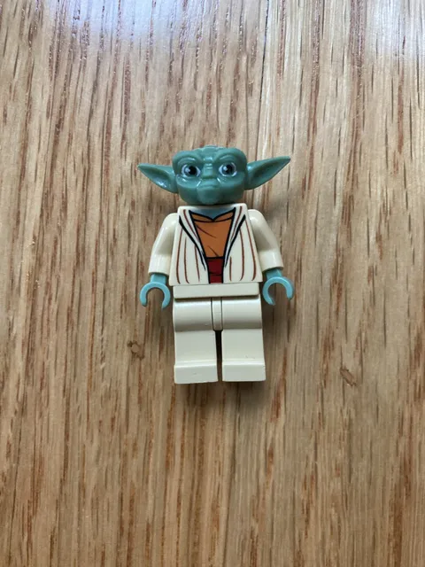 Lego Star Wars Master Yoda sw0685 Minifigure Great Condition.