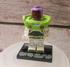 LEGO MINI FIGURE 76831-1  dis069 Izzy Hawthorne Star Command Suit 2022