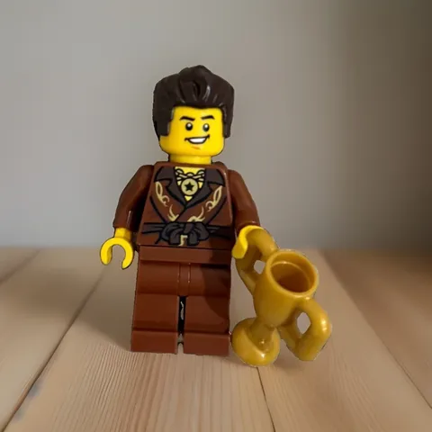 Lego Ninjago Dareth the Brown Ninja Minifigure Excellent Condition w/ Trophy