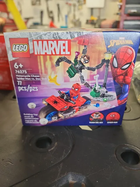 LEGO Marvel Motorcycle Chase Spider-Man Versus Doc Ock 76275
