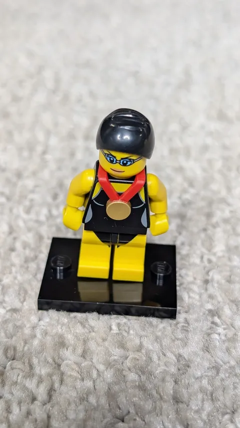 Lego Minifigure 8831 Series 7 Swimming Champion W Medal & Base Swimmer