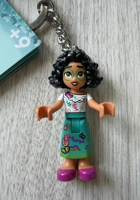 LEGO Disney Encanto MIRABEL MADRIGAL Minifigure Keychain 854287 ** NEW***