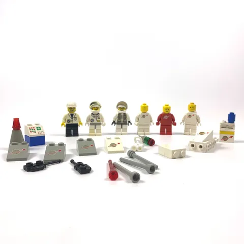 Lego Lot Space VTG White Gray Moon Red White 6 Minifigures Accessories