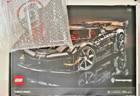 LEGO Technic 42232 Koenigsegg Megacar 4104 pcs With Bonus Steering Wheel 40894