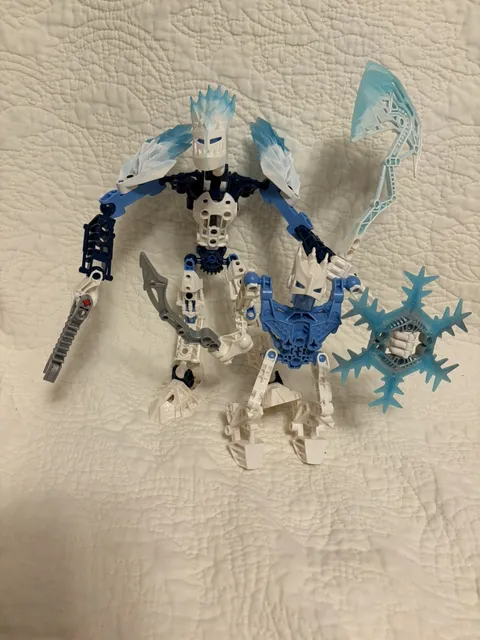 LEGO BIONICLE GLATORIAN STRAKK  (8982) with LEGO Bionicle Agori: Metus (8976) 