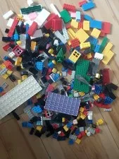 LOT OF 600 LEGO BLOCKS AND THINGS