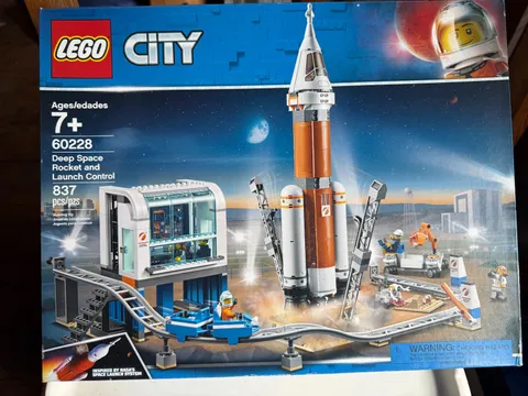Lego City Deep Space Rockert and Launch Control 60228 new sealed