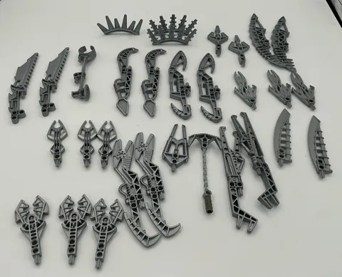 LEGO Bionicle Weapons Lot Of 35 NICE Fast Free Shipping! 
