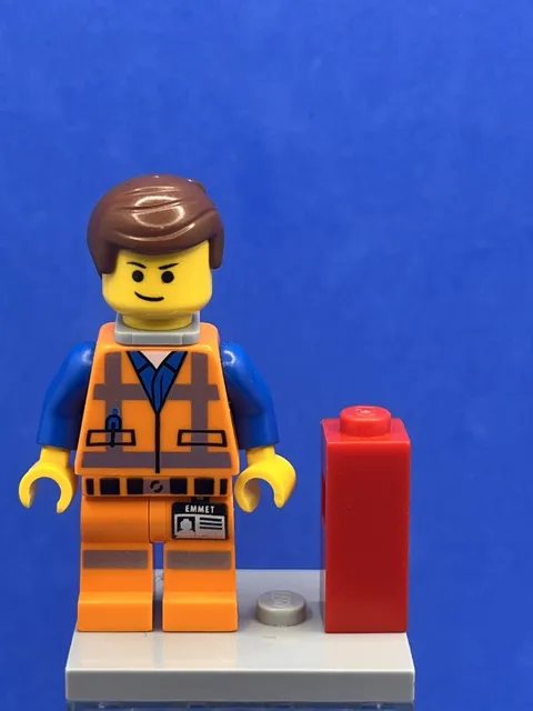 Emmet (Lopsided Closed Mouth Smile, Piece of Resistance) tlm018 - The LEGO Movie