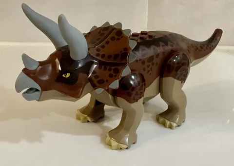 LEGO Jurassic World: Dinosaur Triceratops with Reddish Brown Back - 5885 - NICE!