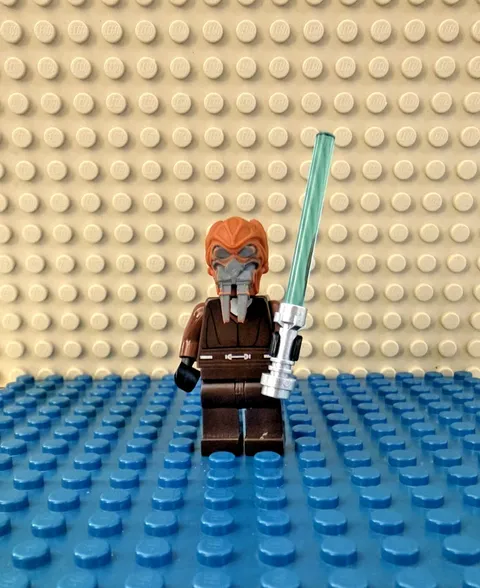 LEGO Minifigure Star Wars Plo Koon - With Lightsaber 
