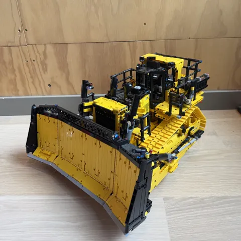 LEGO TECHNIC 42131 CAT D11 Bulldozer - Tested! - Great Condition Used