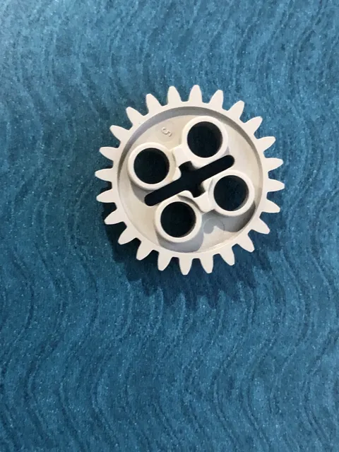 LEGO PART 3648 TECHNIC PARTS PINION GEAR 24 TOOTH 4 AXLE HOLE (GRAY)