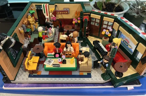 LEGO Ideas: TV Series Friends Central Perk (21319), 100% Complete, NO BOX