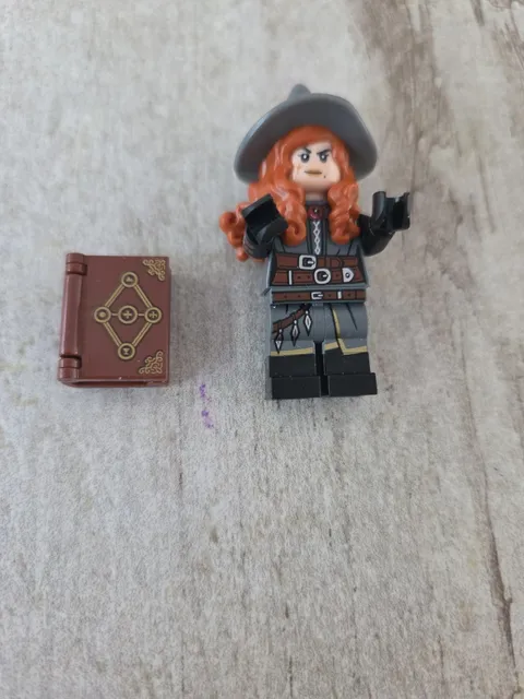 Lego Minifigure Dungeons & Dragons Tasha The Witch Queen W/book Missing Cauldron