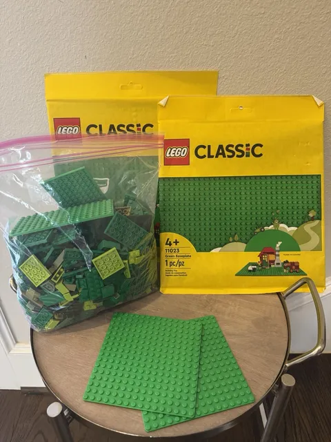 Set of 2 LEGO Classic Green Baseplates 11023 w/ 2 lbs Bulk Lot of Green Pieces