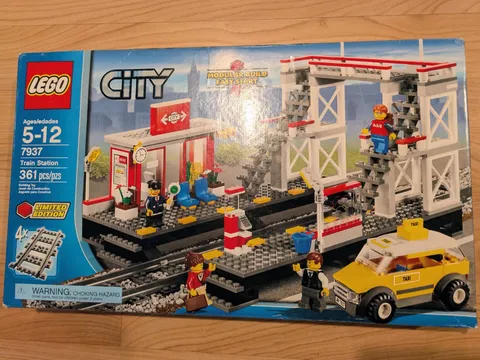 LEGO City Trains Train Station 7937 361pc Complete Set sealed box
