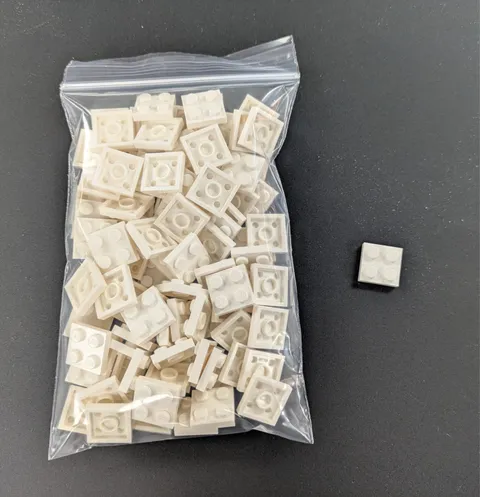 Lego 100 New White Plates 2 x 2 Stud Pieces PN 3022