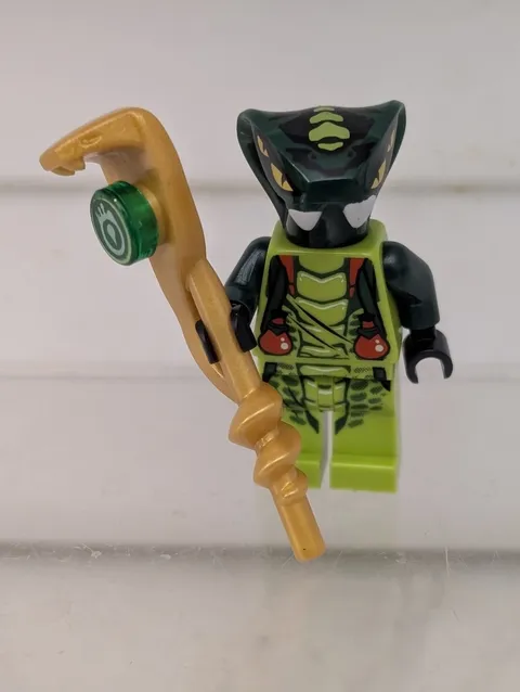 Lego Ninjago Spitta Minifigure Red Vials with Weapon 