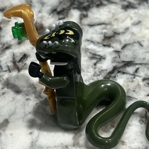 LEGO Ninjago Acidicus Snake General Minifigure njo066 From Set 9450 w/ Staff
