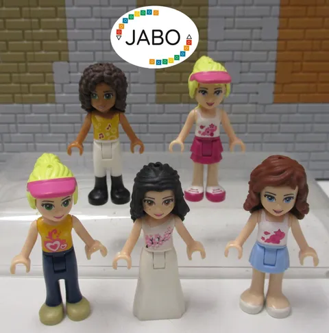 (O 15 / 6) Lego Friends 5 figures minifigures