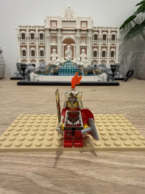LEGO Kingdoms Lion King cas486 Gold Sword Shield Crown Castle Minifigure